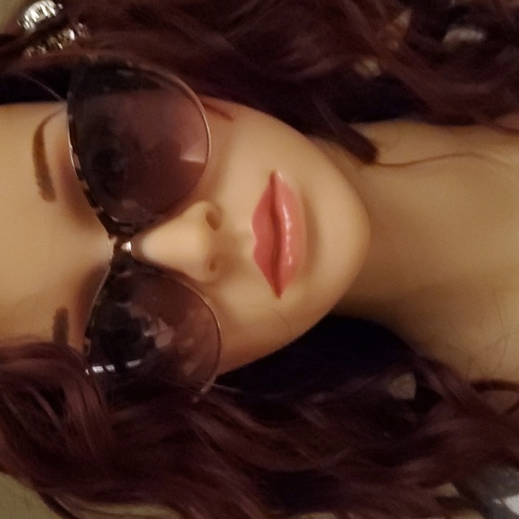 Time true, casual top along  with sexy cat eye sunglasses. No tags but like new - Picture 3 of 4